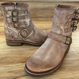 FRYE Veronica Belted short size 8